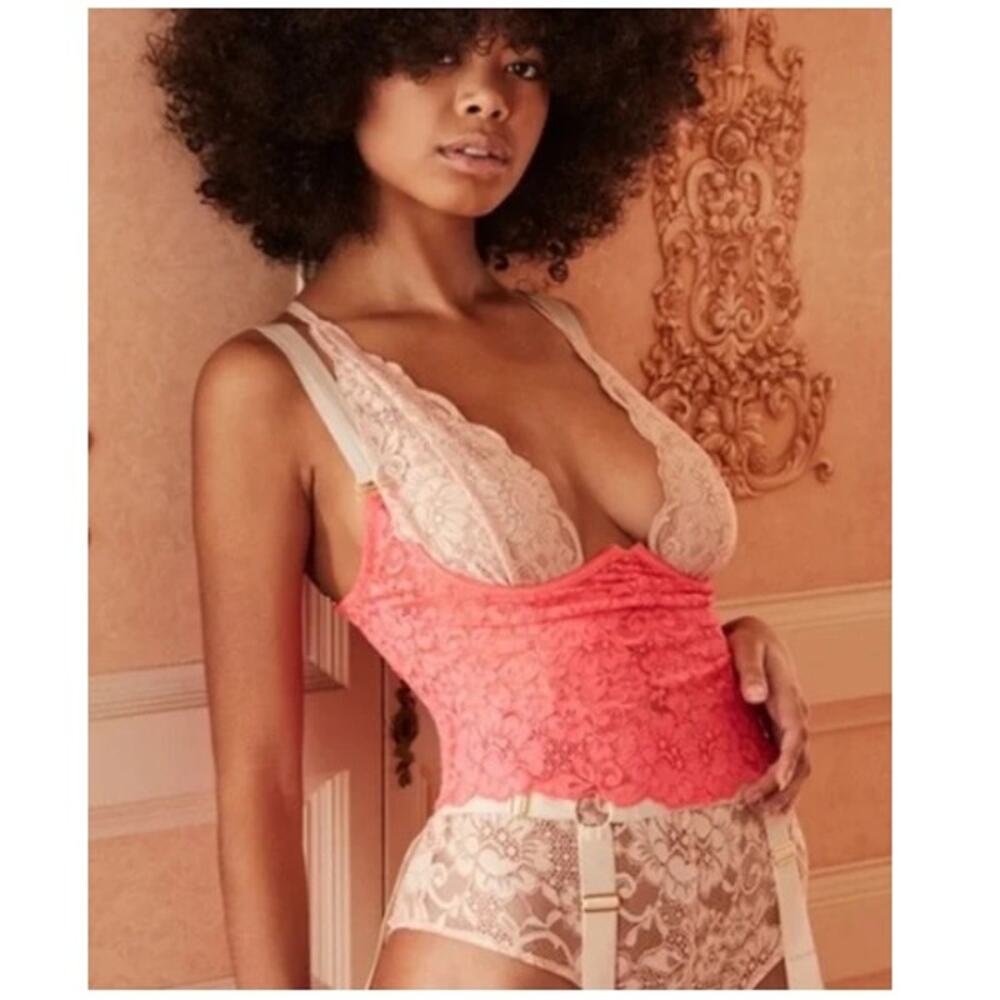 NWT We are HAH!Bust A Move Bustier In haht Lava Lace Underwire Corset Pink Small